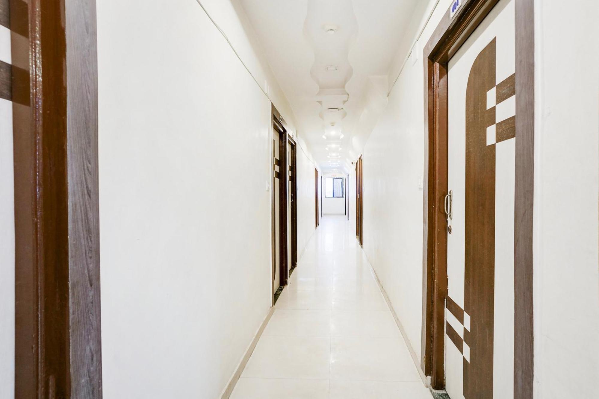 Hotel O Vanya Palace Ahmadábád Kültér fotó