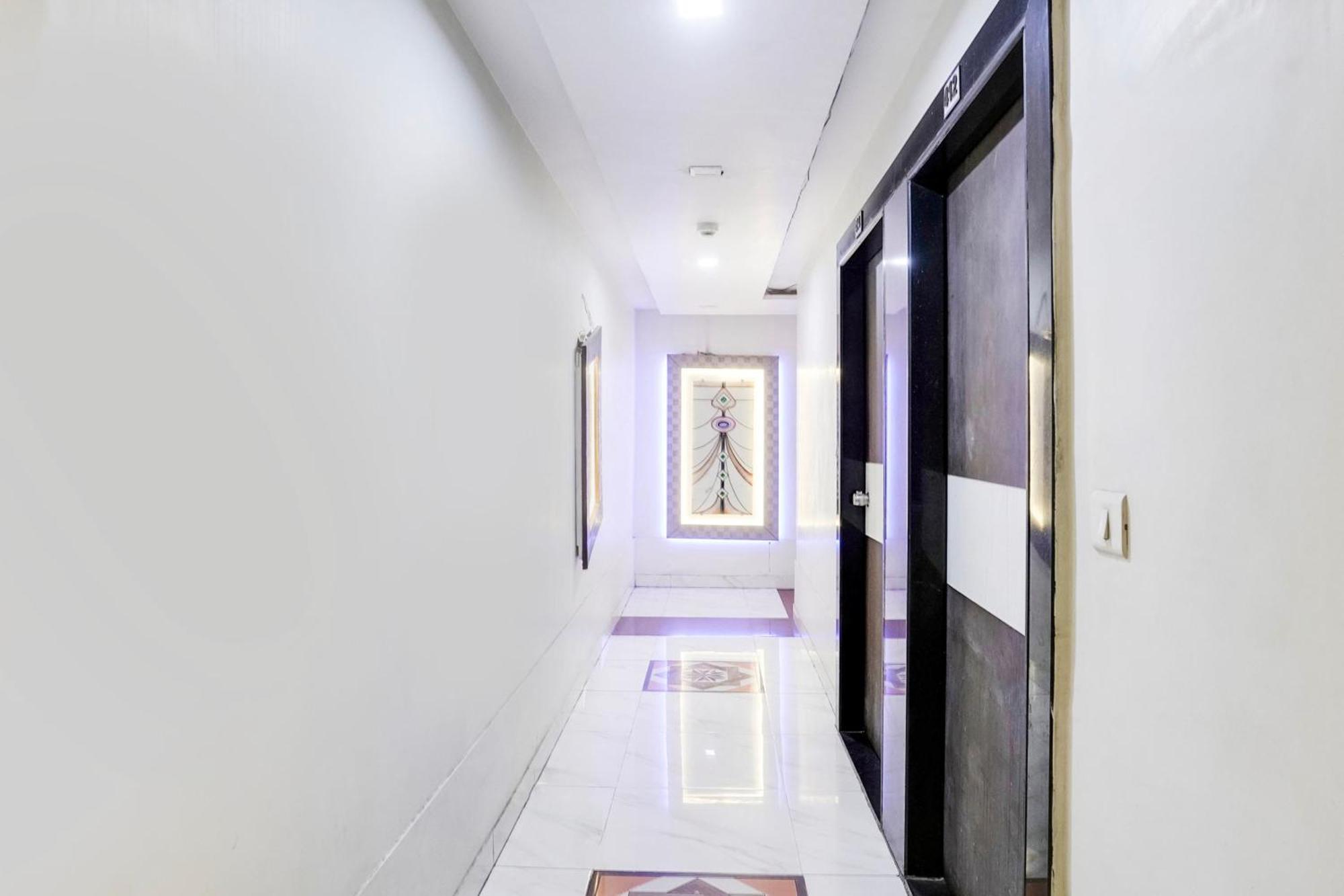 Hotel O Vanya Palace Ahmadábád Kültér fotó
